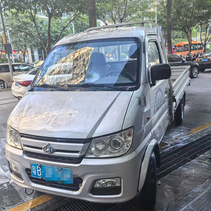 <strong>大量高价回收坏车旧车</strong>